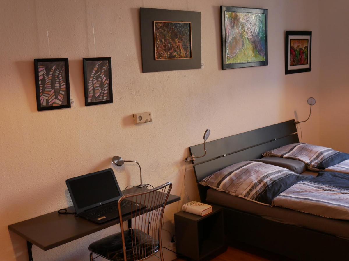 Apartment In Der Kunstgalerie Charlie Und Jenny Chemnitz