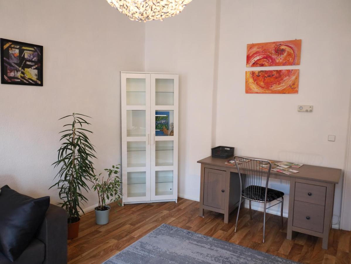 Apartment In Der Kunstgalerie Charlie Und Jenny Chemnitz